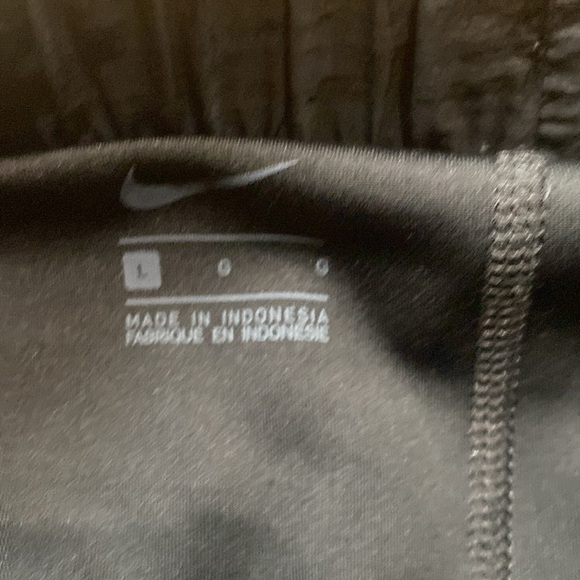Nike Joggers - Picture 2 of 3